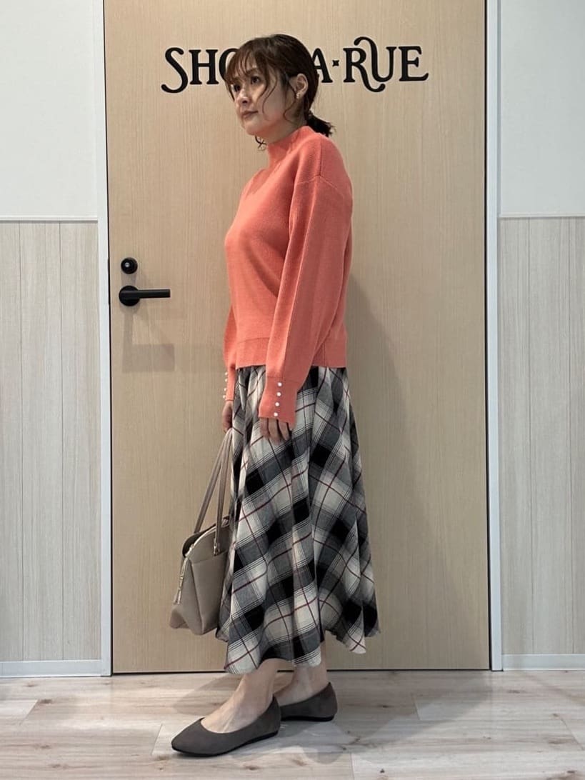 funafunaさんの「SHOO･LA･RUE｜【毛玉になりにくい/洗濯機可/S-LL】お袖パールの上品ニット」を使ったコーディネート