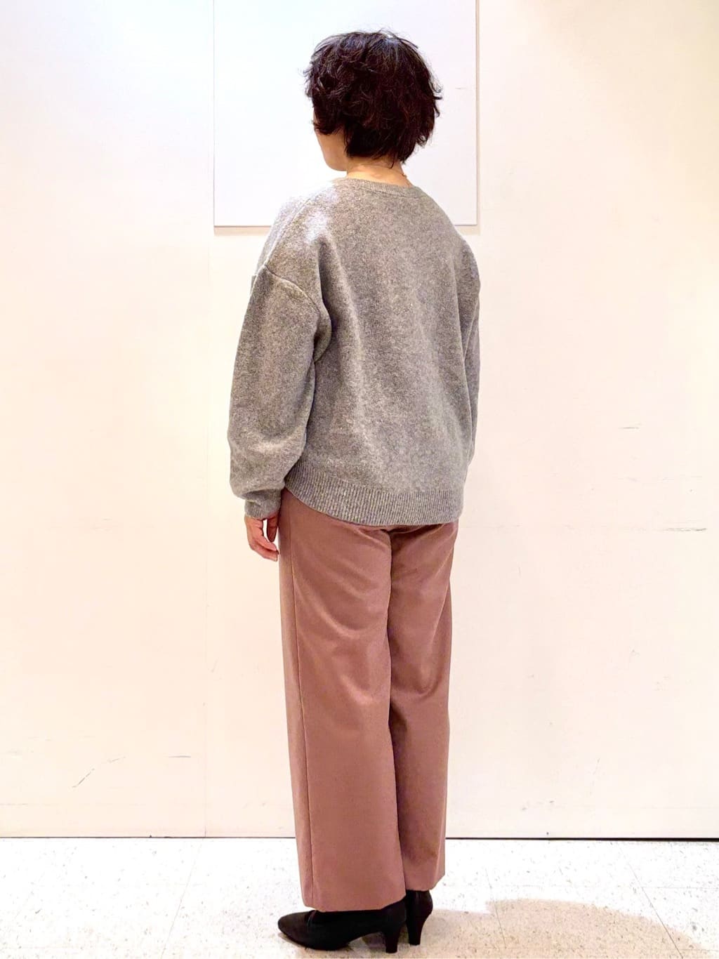 ヤスコさんの「Reflect｜【選べる5色／ゆったりシルエット】Vネックスパンコールニット」を使ったコーディネート