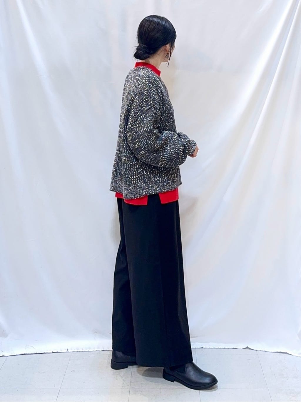 𝐇𝐢𝐫𝐨𝐦𝐢さんの「SHOO･LA･RUE｜【洗濯機可/前後2WAY】ぽこぽこニットカーディガン」を使ったコーディネート