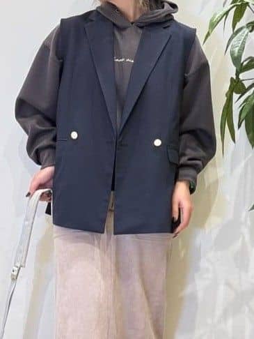 misakiさんの「SHOO･LA･RUE｜【セットアップ可/S-LL/なめらかタッチ】選べる3柄 ロゴ入りプルパーカ」を使ったコーディネート
