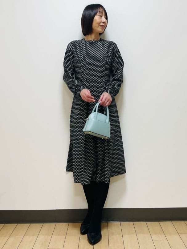 Riiさんの「Reflect｜【通勤/お出かけ◎】ジオメプリントクラシカルワンピース」を使ったコーディネート