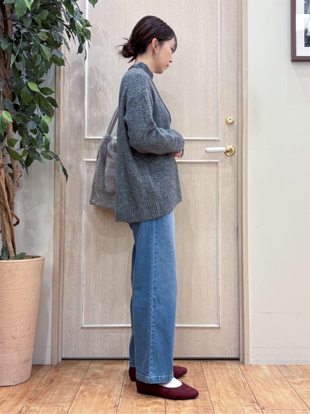 なみさんの「SHOO･LA･RUE｜【あったか/SS-LL】裏微起毛 ストレートデニムパンツ」を使ったコーディネート