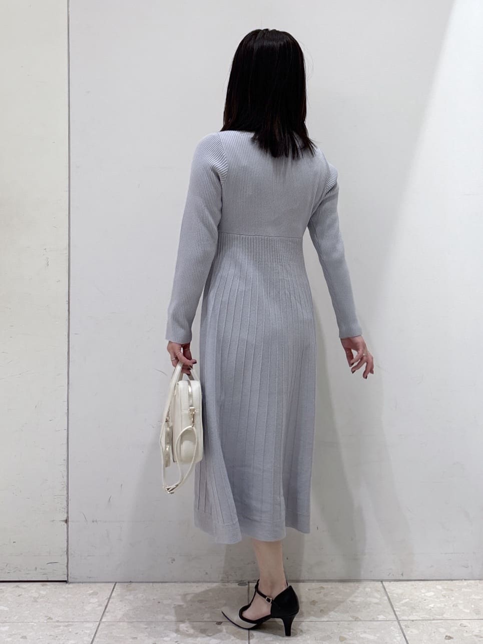 mameさんの「OPAQUE.CLIP｜ラメフェザープルオーバーセット ニットワンピース【洗濯機OK】《XS～LL》」を使ったコーディネート