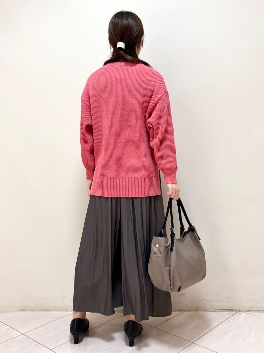 mikiさんの「Reflect｜【腰周りカバー／長め丈】モックネックニットプルオーバー」を使ったコーディネート