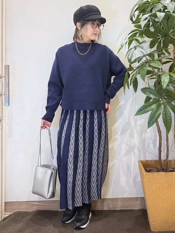 misakiさんの「SHOO･LA･RUE｜【洗濯機可/セットアップ可/インせず着られる】もちもち裾ラウンドニット」を使ったコーディネート