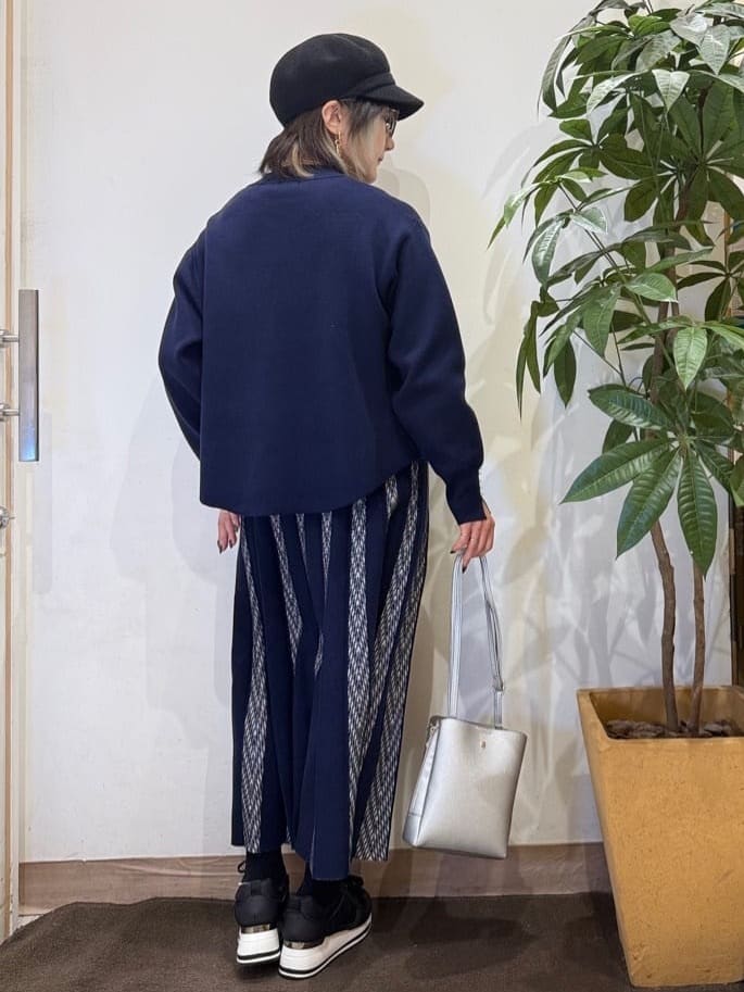 misakiさんの「SHOO･LA･RUE｜【洗濯機可/セットアップ可/インせず着られる】もちもち裾ラウンドニット」を使ったコーディネート
