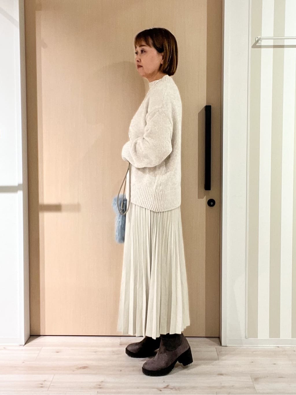 ぷくりんさんの「SHOO･LA･RUE｜【S-LL】ほんのりラメで女性らしい ベロアモールモックネックニット」を使ったコーディネート