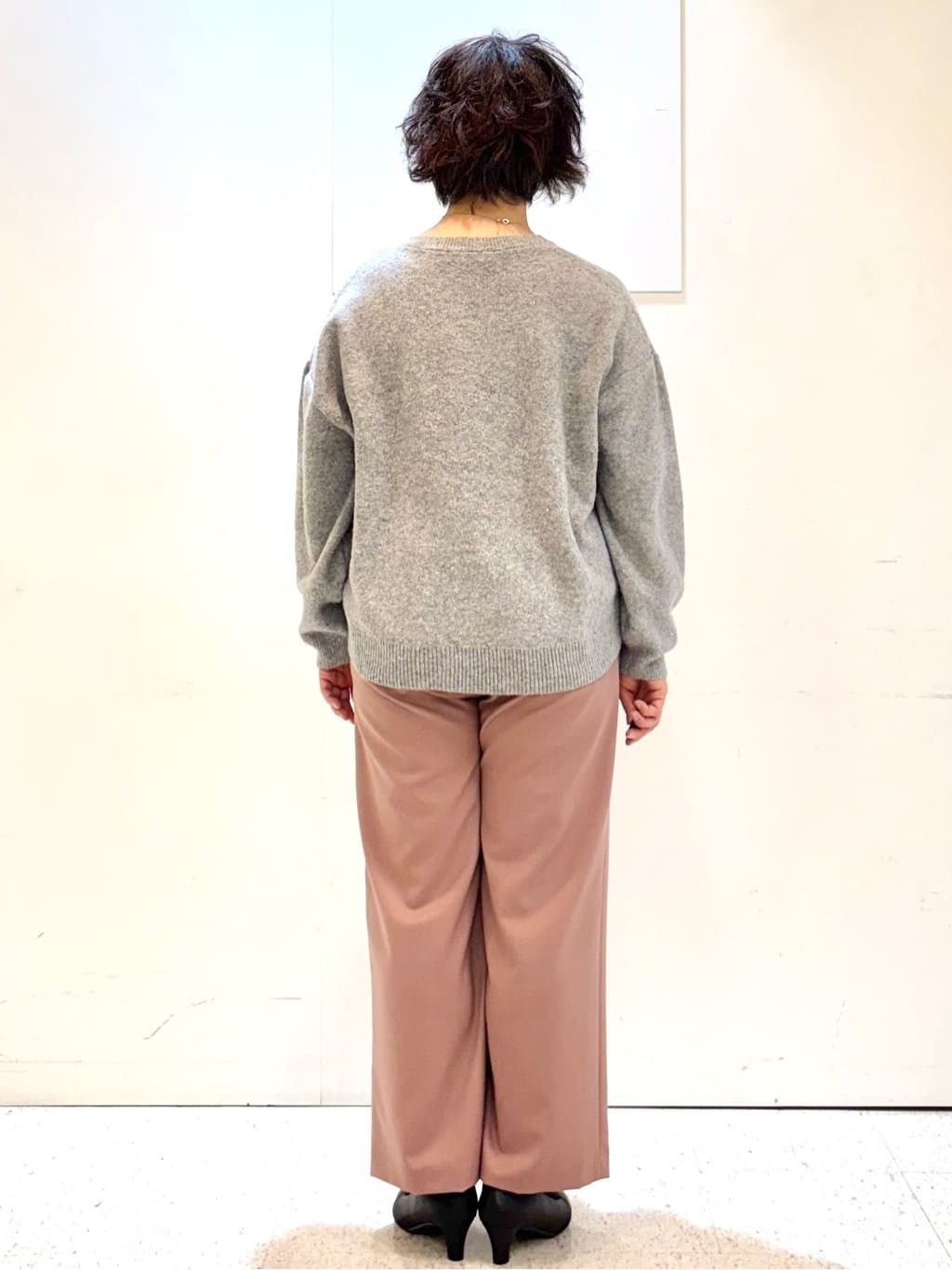 ヤスコさんの「Reflect｜【選べる5色／ゆったりシルエット】Vネックスパンコールニット」を使ったコーディネート