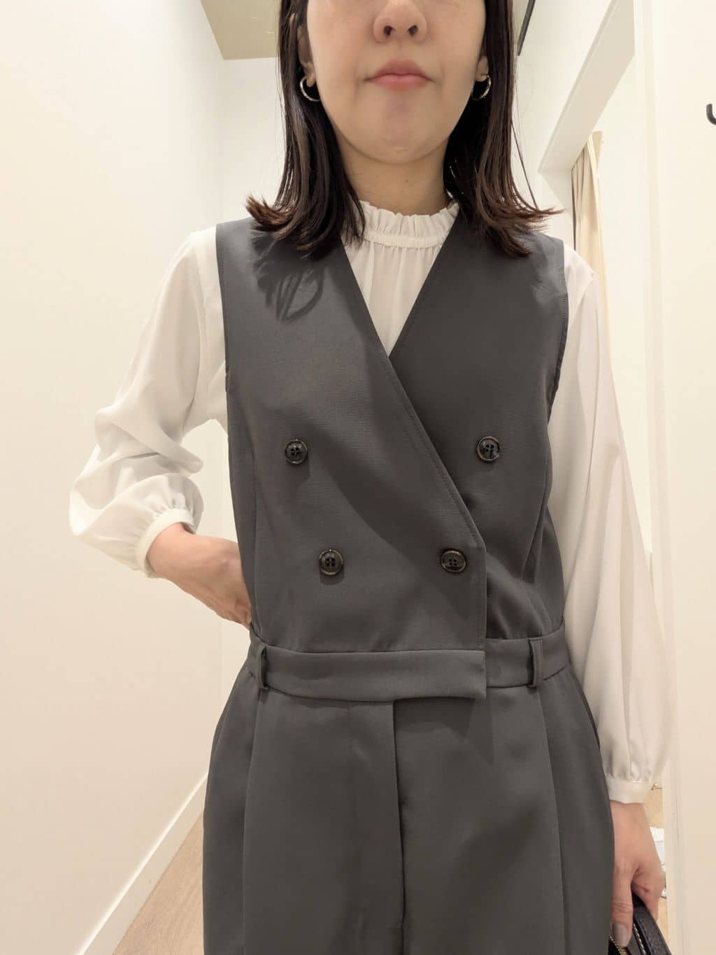 enさんの「Dessin｜【洗える】フリルネックジョーゼットブラウス」を使ったコーディネート