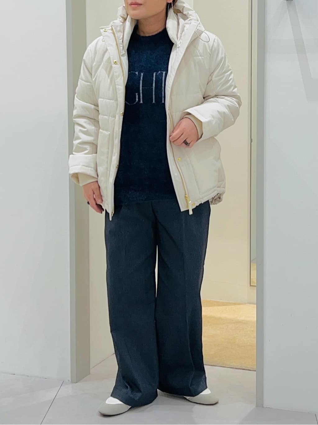 タナさんの「THE SHOP TK｜【すっきり見えシルエット】上品ふわもこ中綿ブルゾン」を使ったコーディネート