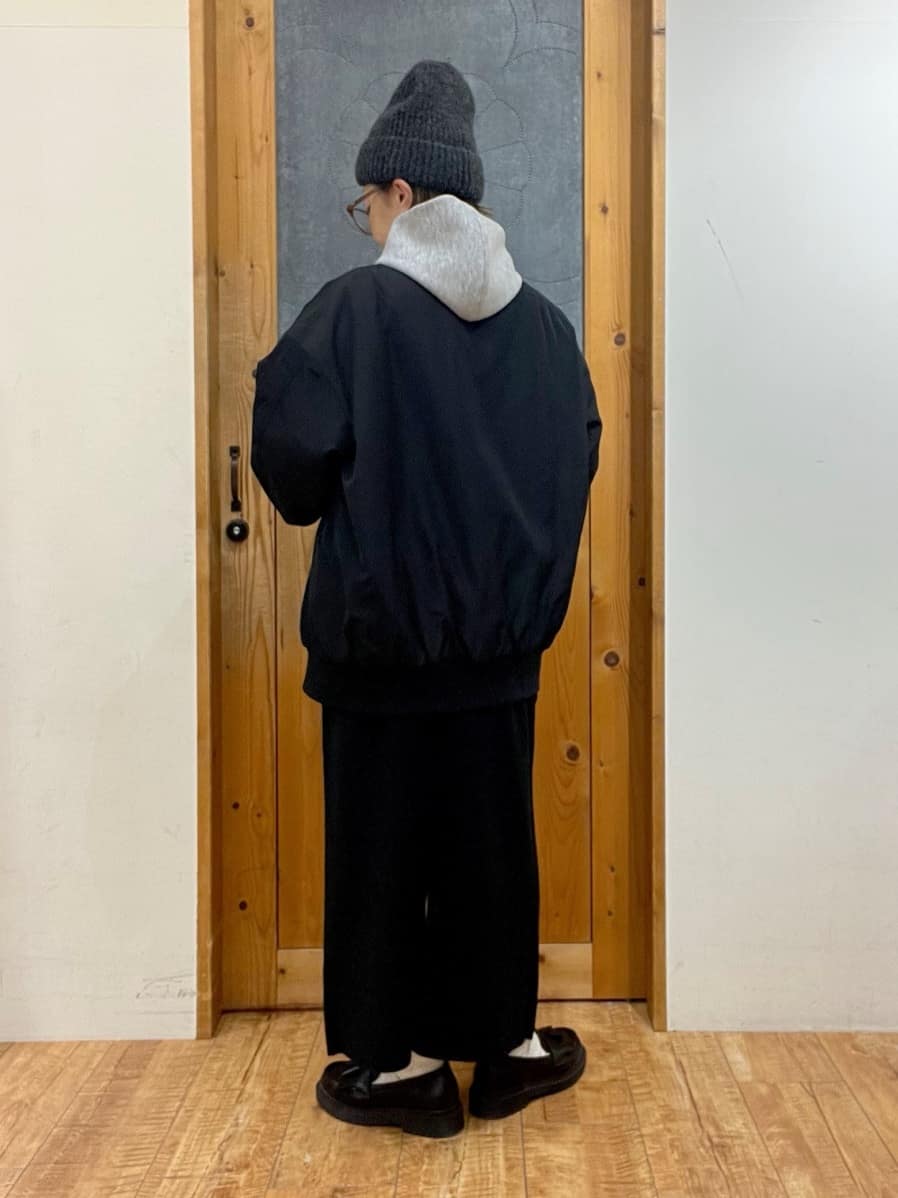 ゆみさんの「SHOO･LA･RUE｜【セットアップ可/S-LL/なめらかタッチ】選べる3柄 ロゴ入りプルパーカ」を使ったコーディネート