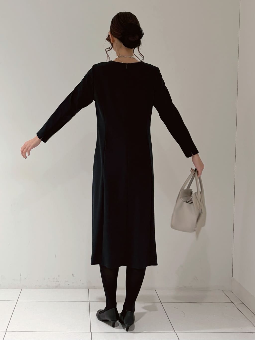 shioriさんの「INDIVI｜【上品光沢／SETUP可能】切り替えデザインジャケット」を使ったコーディネート