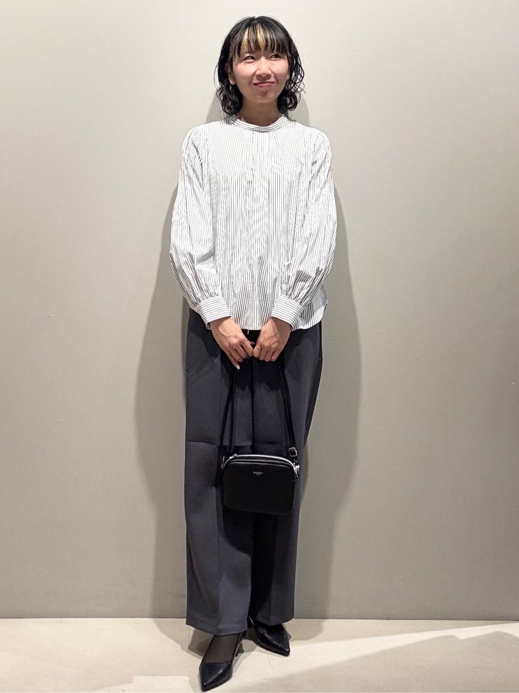 naoさんの「OPAQUE.CLIP｜《通勤対応》袖タックボリュームブラウス【洗濯機OK】」を使ったコーディネート