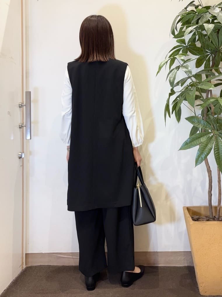 宗形さんの「SHOO･LA･RUE｜【洗濯機可/セットアップ可/S-3L】きちんと楽に。カットジョーゼット ロングジレ」を使ったコーディネート