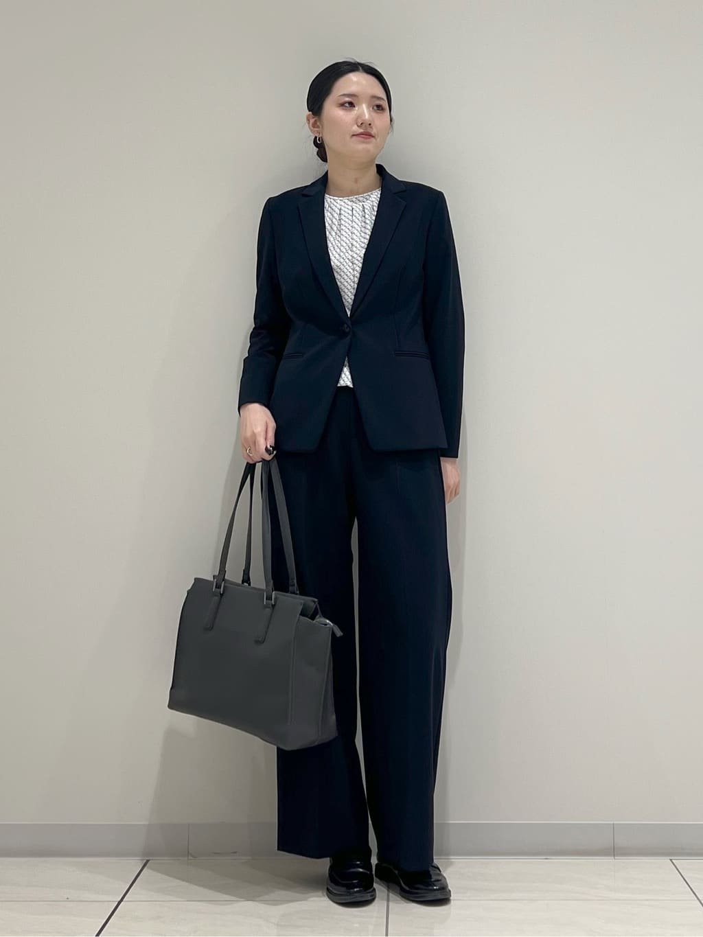 T.Kさんの「INDIVI｜【洗える／透けにくい】ダイヤ柄プリントブラウス」を使ったコーディネート