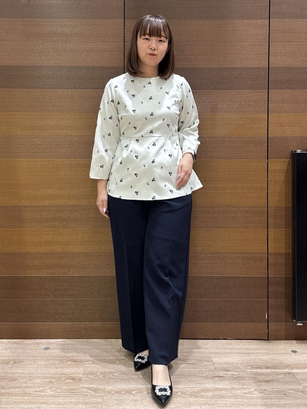 yumeさんの「OPAQUE.CLIP｜フラワー刺繍ペプラムブラウス【洗濯機OK】」を使ったコーディネート