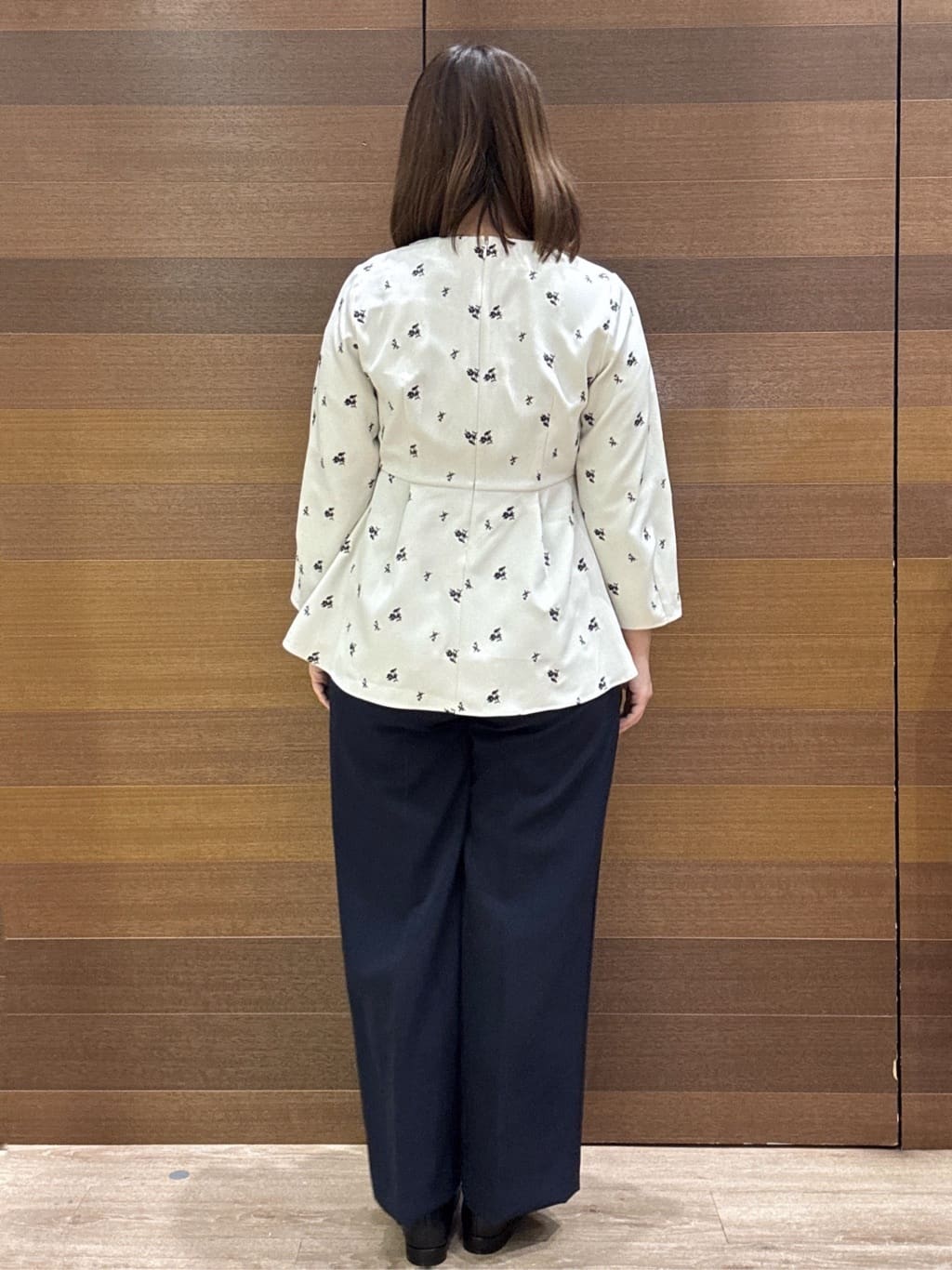 yumeさんの「OPAQUE.CLIP｜フラワー刺繍ペプラムブラウス【洗濯機OK】」を使ったコーディネート