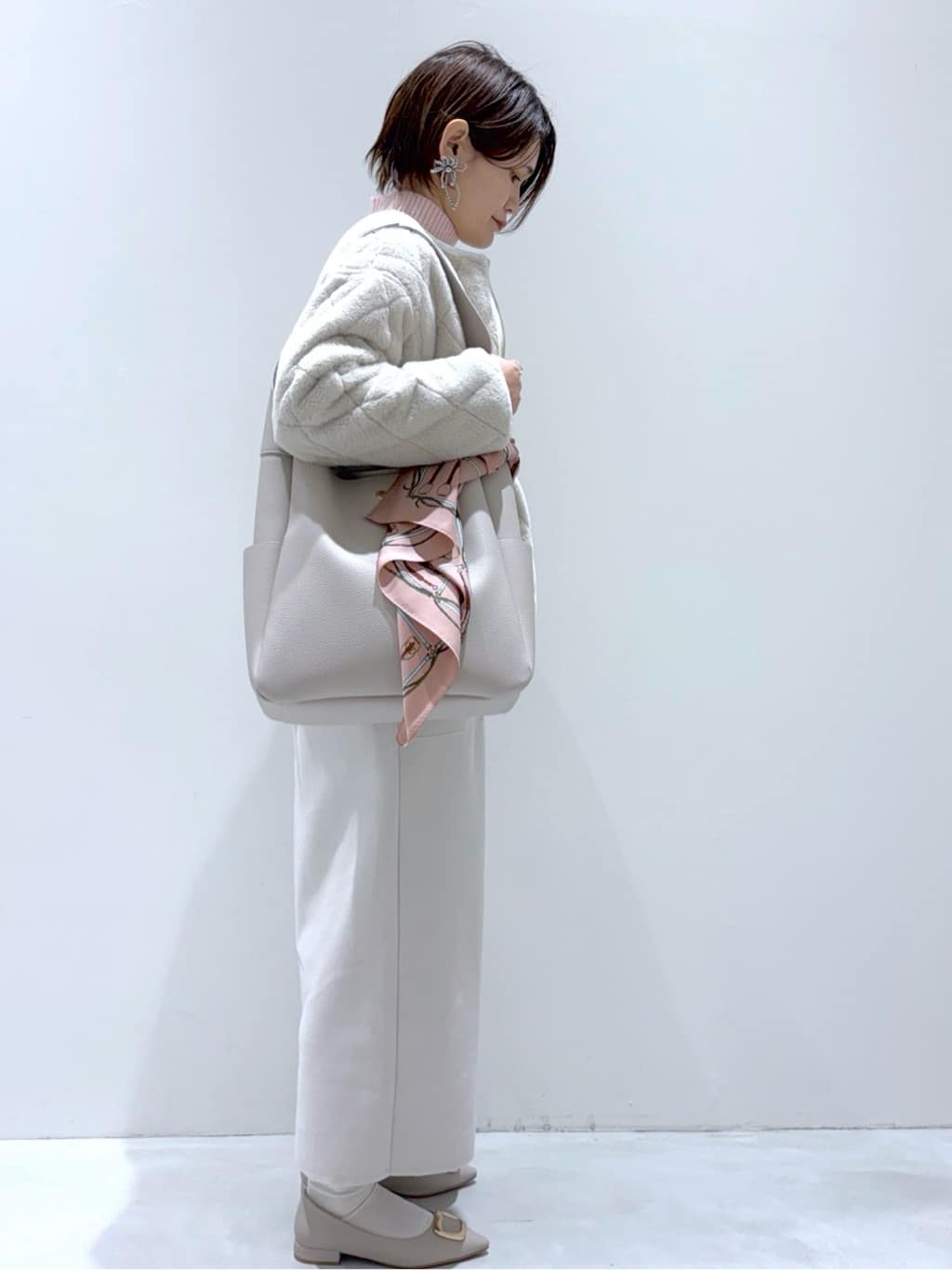 こじさんの「OPAQUE.CLIP｜選べる2丈 ハイネックカラーミックスラメニット【洗濯機OK】」を使ったコーディネート