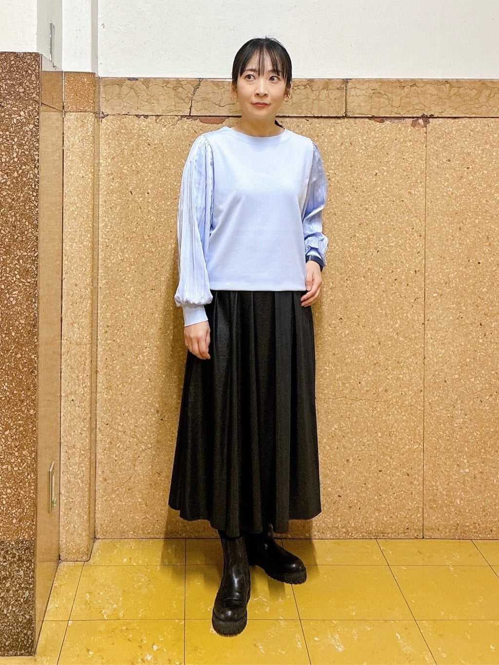 hattoriさんの「INDIVI｜レザー調ギャザースカート」を使ったコーディネート