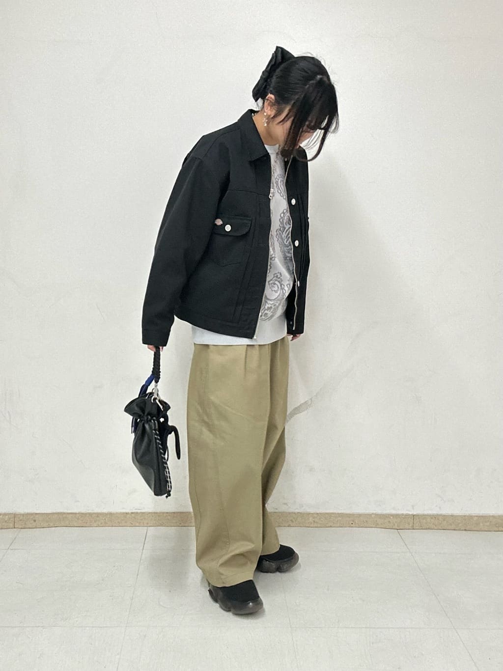 MANAさんの「tk.TAKEO KIKUCHI｜ADAMPATEK 別注 アソート巾着ショルダーバッグ」を使ったコーディネート