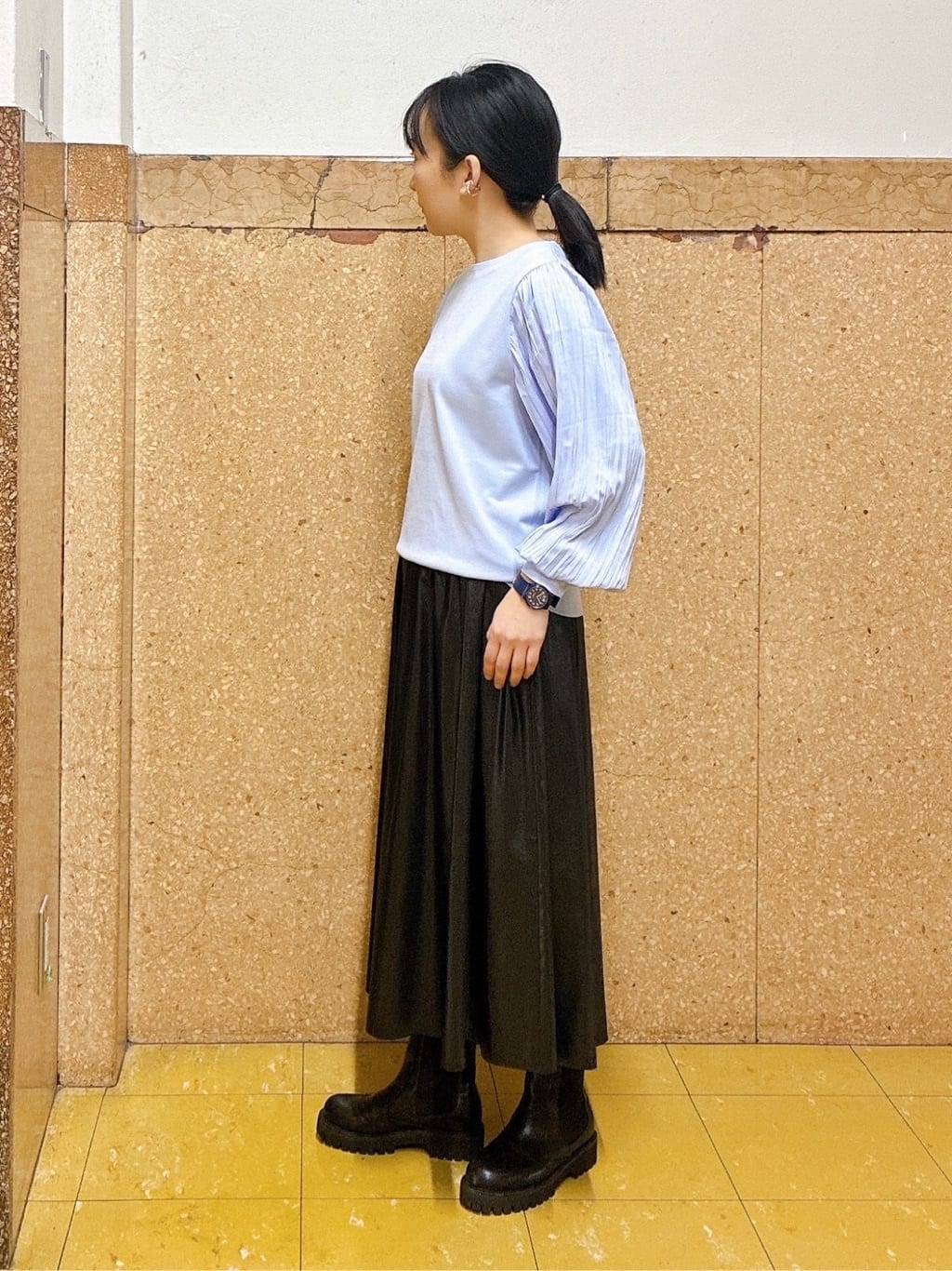 hattoriさんの「INDIVI｜レザー調ギャザースカート」を使ったコーディネート
