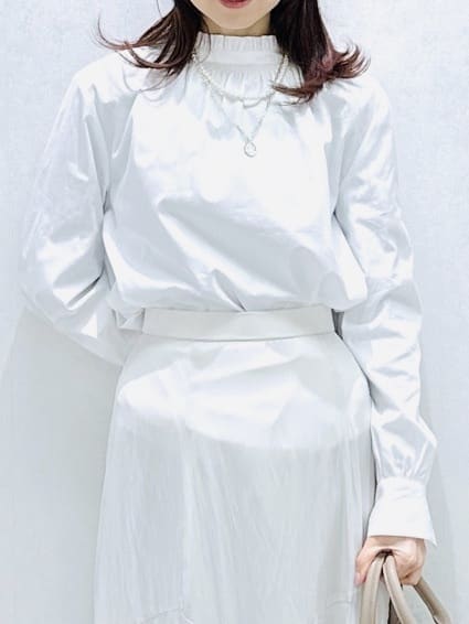 Miwaさんの「UNTITLED｜◆【コットン100/洗える】シャーリングフリルネックブラウス」を使ったコーディネート