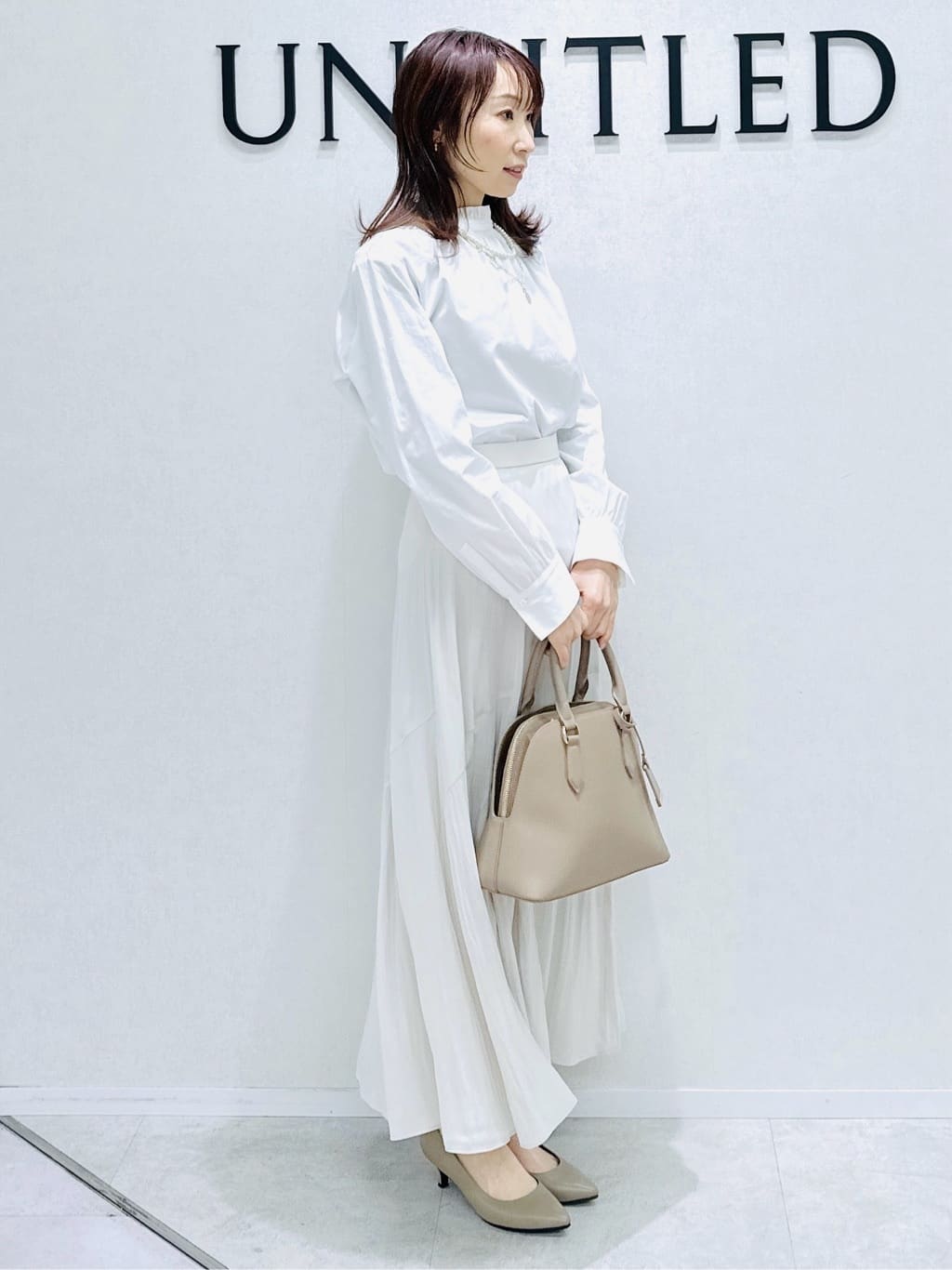 Miwaさんの「UNTITLED｜◆【コットン100/洗える】シャーリングフリルネックブラウス」を使ったコーディネート