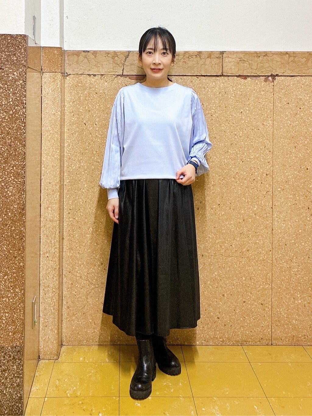 hattoriさんの「INDIVI｜レザー調ギャザースカート」を使ったコーディネート