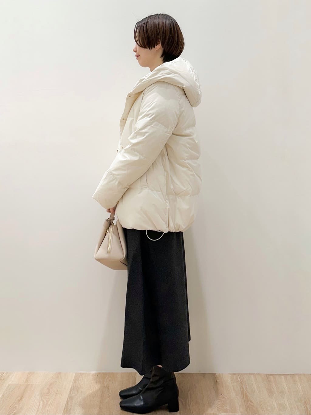 yurieさんの「OPAQUE.CLIP｜撥水フードミドルダウンコート【防風／抗菌防臭／洗濯機OK】《S～LL》」を使ったコーディネート