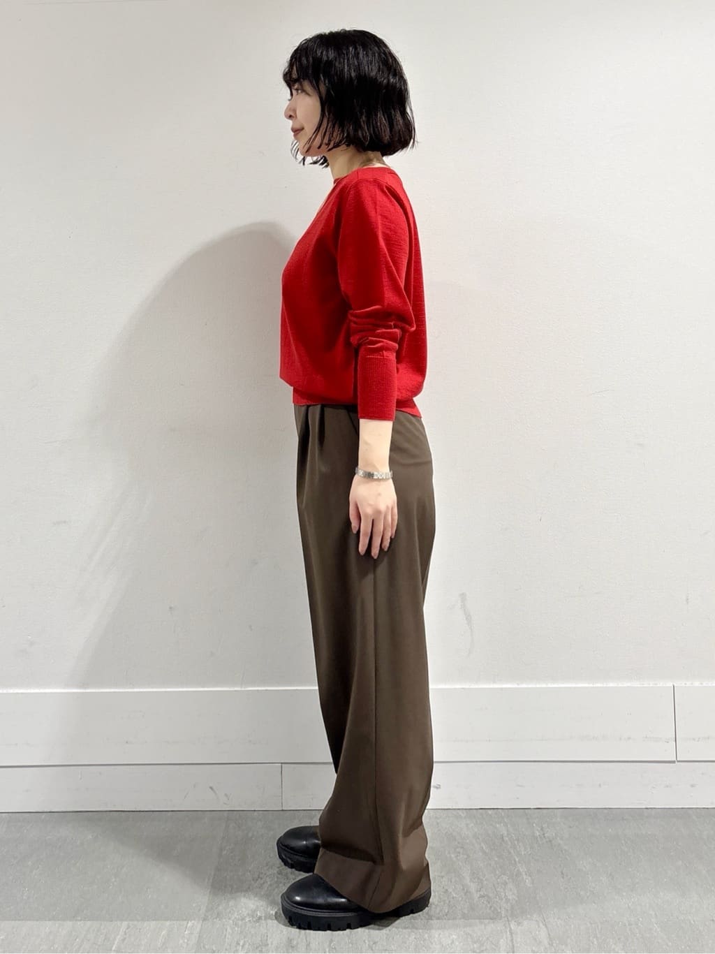 モエカさんの「UNTITLED｜【アンサンブル可/洗える】シルクウールカシミヤ ドルマンスリーブニット」を使ったコーディネート