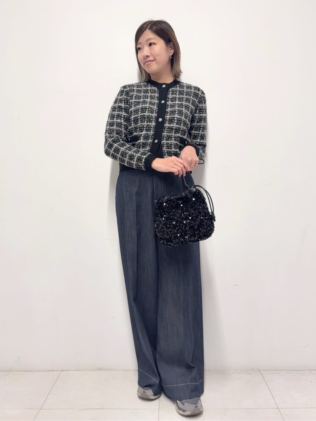 Nishijimaさんの「DRESSTERIOR｜スパンコール2WAY巾着バッグ」を使ったコーディネート