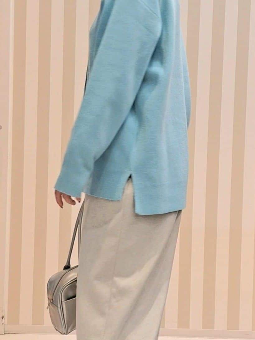 Saoさんの「SHOO･LA･RUE｜【洗濯機可/セットアップ可】さりげないラメ使いで差をつける クルーネックニット」を使ったコーディネート