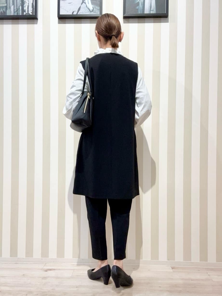 まつこさんの「SHOO･LA･RUE｜【洗濯機可/セットアップ可/S-3L】きちんと楽に。カットジョーゼット ロングジレ」を使ったコーディネート