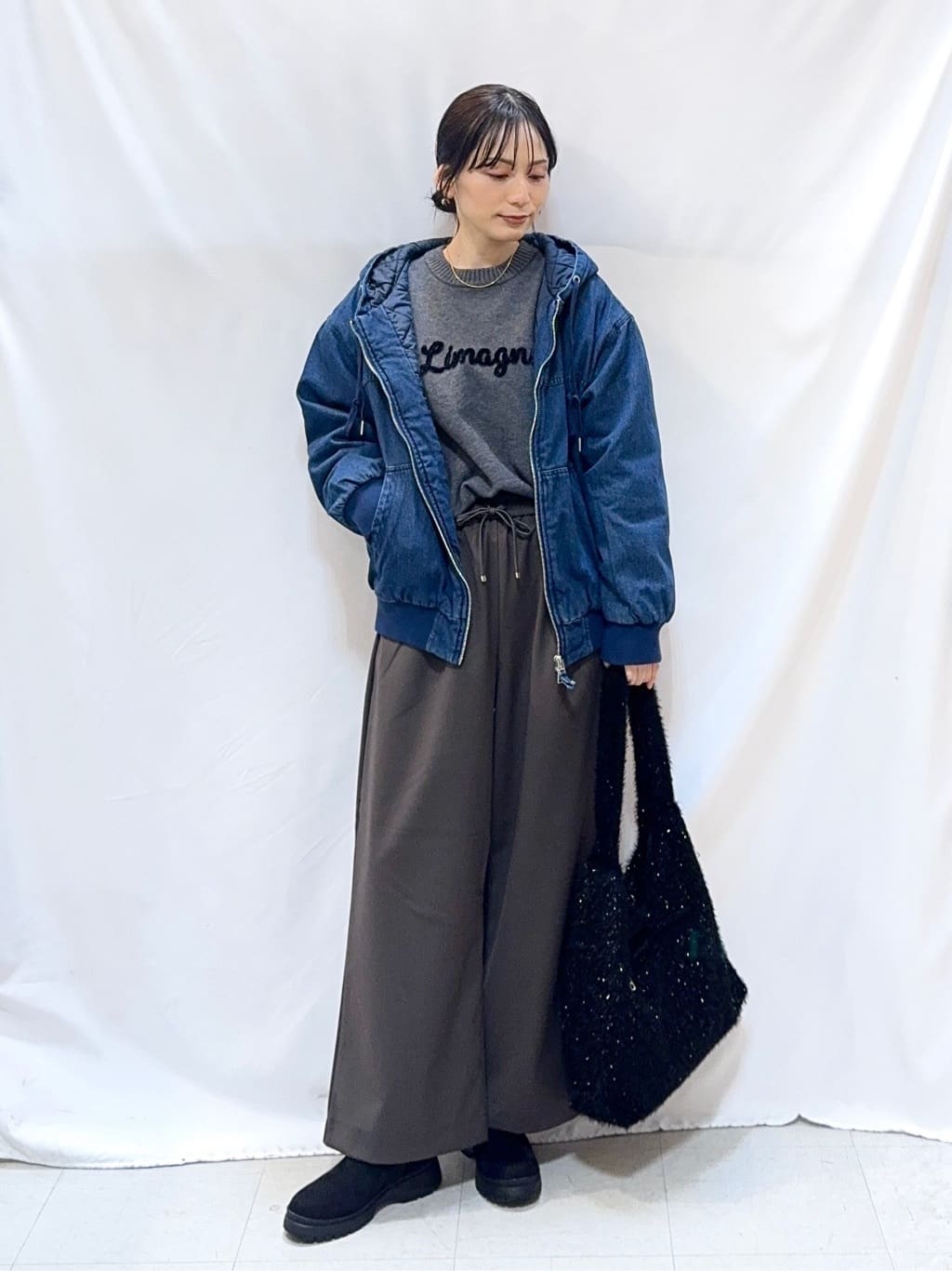 𝐇𝐢𝐫𝐨𝐦𝐢さんの「SHOO･LA･RUE｜【ダブルZIP】大人カジュアルスタイルに デニム中綿フーディーブルゾン」を使ったコーディネート