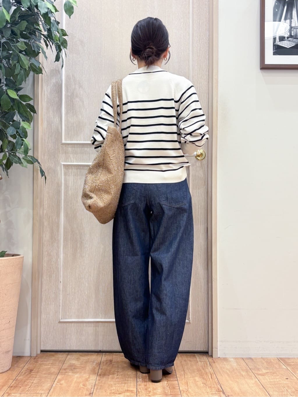 なみさんの「SHOO･LA･RUE｜【SHOO・LA・RUE DENIM/高レビュー】ゆるっと決まる こなれカーブデニムパンツ」を使ったコーディネート