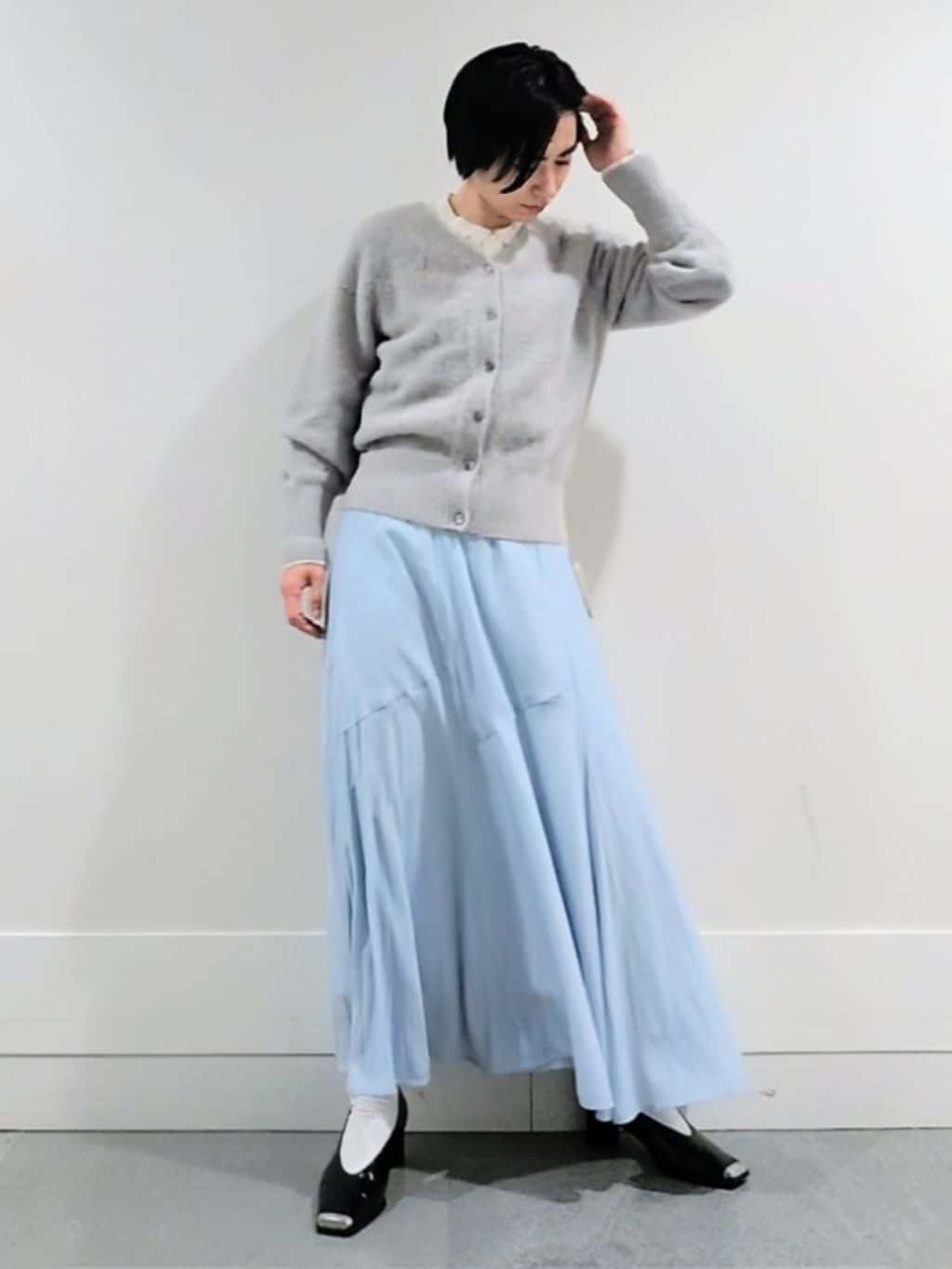 ミズタさんの「UNTITLED｜【ふわふわニット/前後2WAY】フォックスカシミヤカーディガン」を使ったコーディネート
