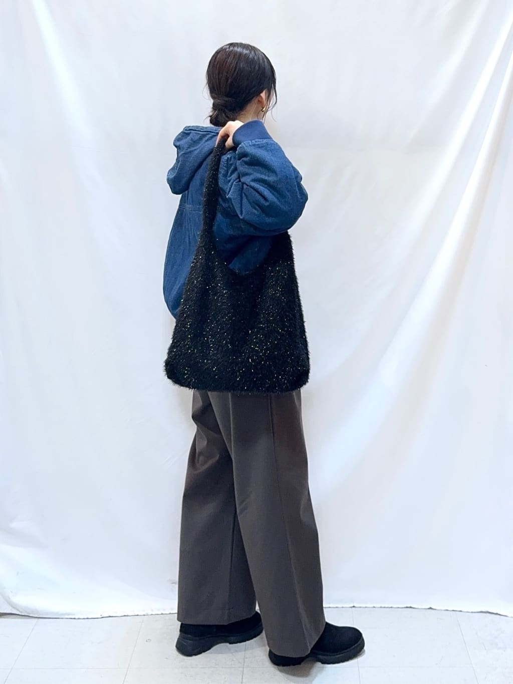 𝐇𝐢𝐫𝐨𝐦𝐢さんの「SHOO･LA･RUE｜【ダブルZIP】大人カジュアルスタイルに デニム中綿フーディーブルゾン」を使ったコーディネート
