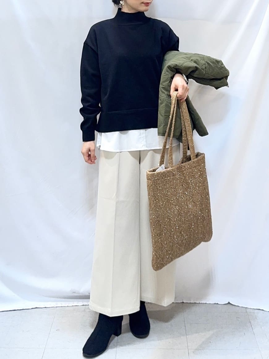 𝐇𝐢𝐫𝐨𝐦𝐢さんの「SHOO･LA･RUE｜【2点セット/洗濯機可/S-LL】着回しがきく もちもちハイネックニット+裾シャツインナー」を使ったコーディネート