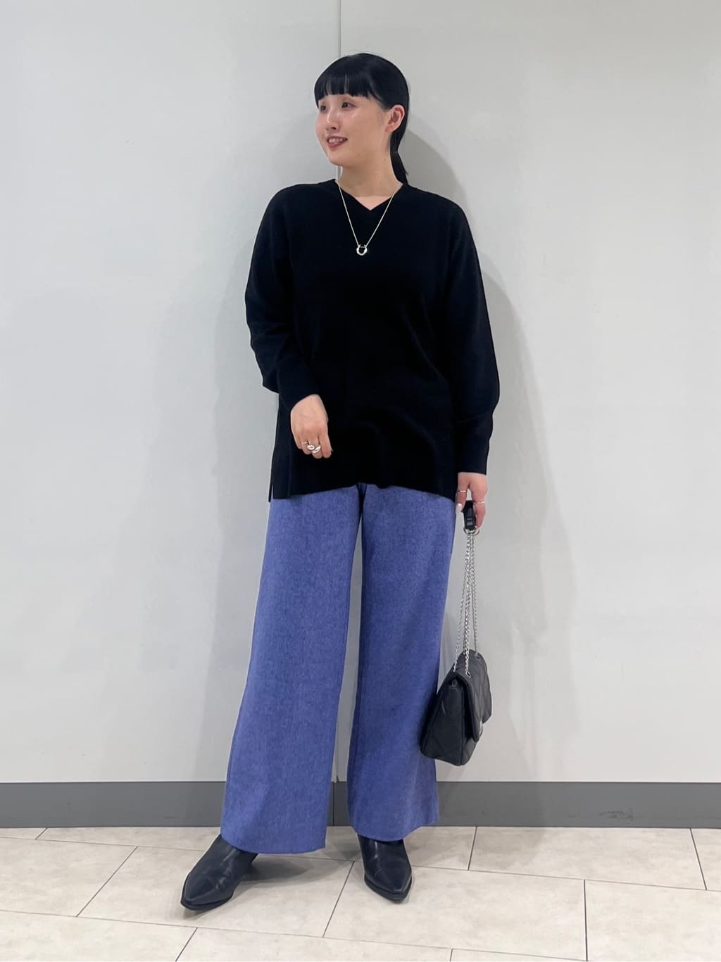 hasuさんの「INDIVI｜【撥水／洗える】ステッチレス ロングダウンコート」を使ったコーディネート