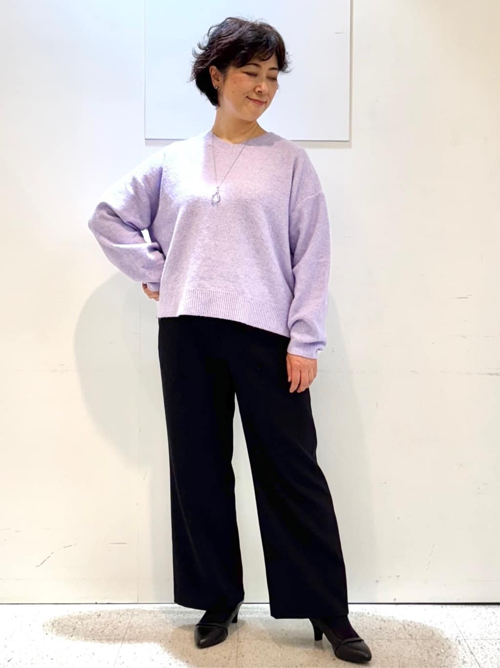 ヤスコさんの「Reflect｜【選べる5色／ゆったりシルエット】Vネックスパンコールニット」を使ったコーディネート