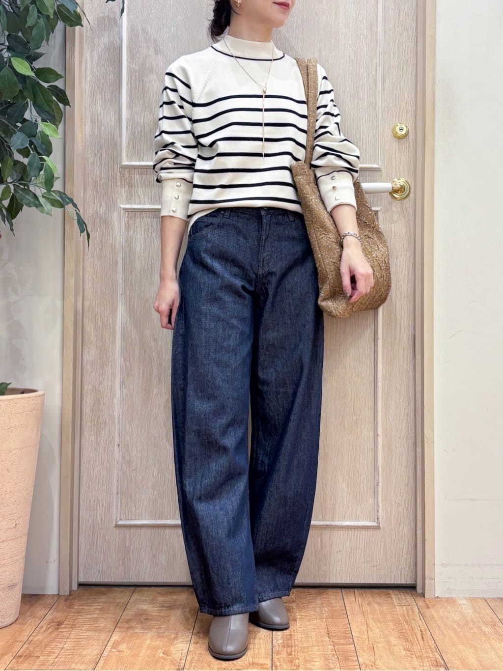 なみさんの「SHOO･LA･RUE｜【SHOO・LA・RUE DENIM/高レビュー】ゆるっと決まる こなれカーブデニムパンツ」を使ったコーディネート