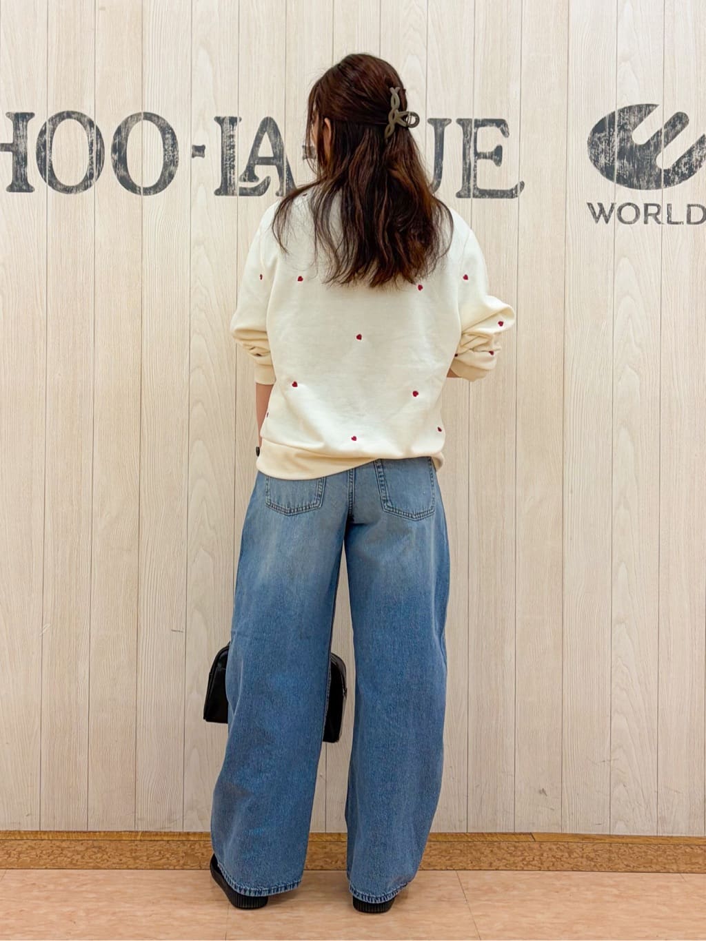 Nakaさんの「SHOO･LA･RUE｜【洗濯機可】小さめ刺繍で大人見え アソート裏起毛スウェット」を使ったコーディネート