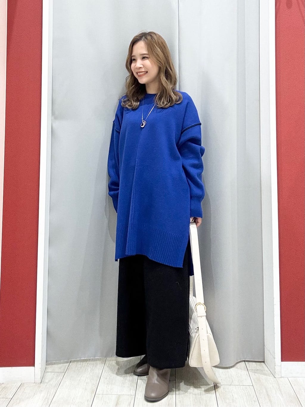 shioさんの「SHOO･LA･RUE｜【洗濯機可/毛玉レス】上品に体型カバー チュニックニットワンピース」を使ったコーディネート