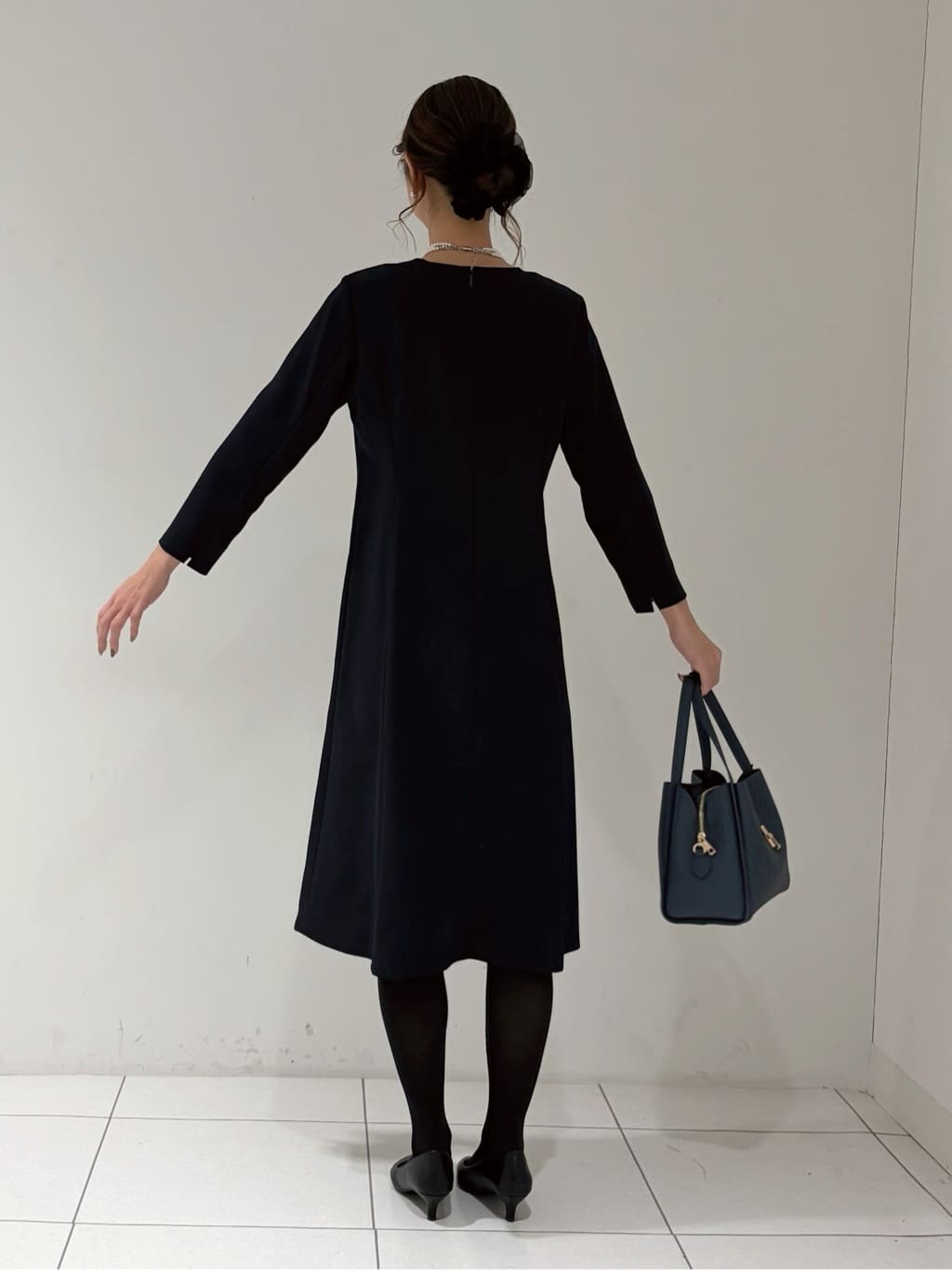 shioriさんの「INDIVI｜【洗える／UVケア】ジョーゼットフレアワンピース」を使ったコーディネート