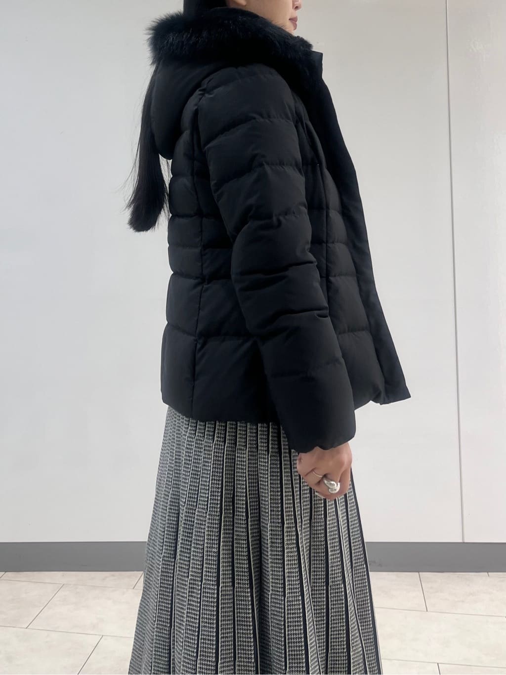 hasuさんの「INDIVI｜【名品／撥水／抗菌防臭】ショート丈リサイクルダウンコート」を使ったコーディネート