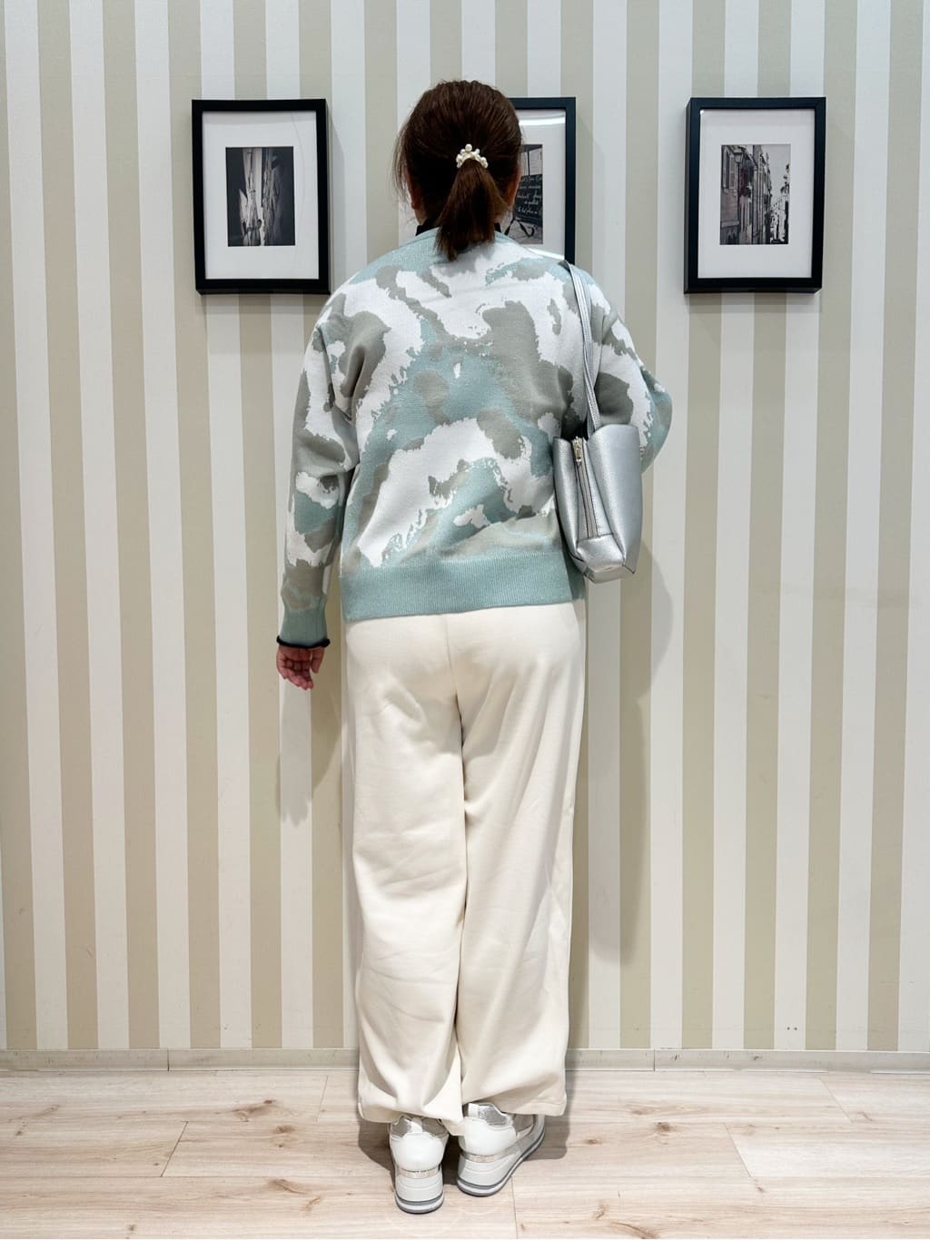 みさぼうさんの「SHOO･LA･RUE｜【洗濯機可/S-LL】1枚で華やかに ラメ入りニュアンス柄ニット」を使ったコーディネート