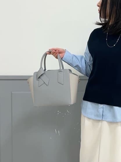 yuuさんの「grove｜【2点SET】一枚でコーデが決まる！ニットベスト&times;シャツSET」を使ったコーディネート