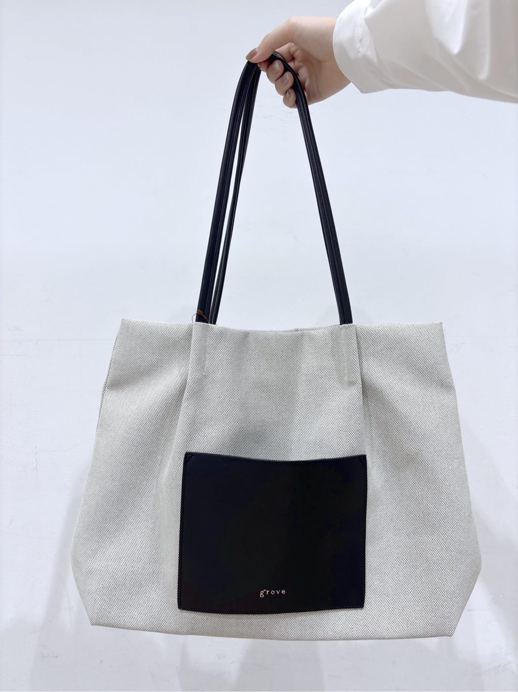 るーさんの「grove｜【2点SET】一枚でコーデが決まる！ニットベスト&times;シャツSET」を使ったコーディネート