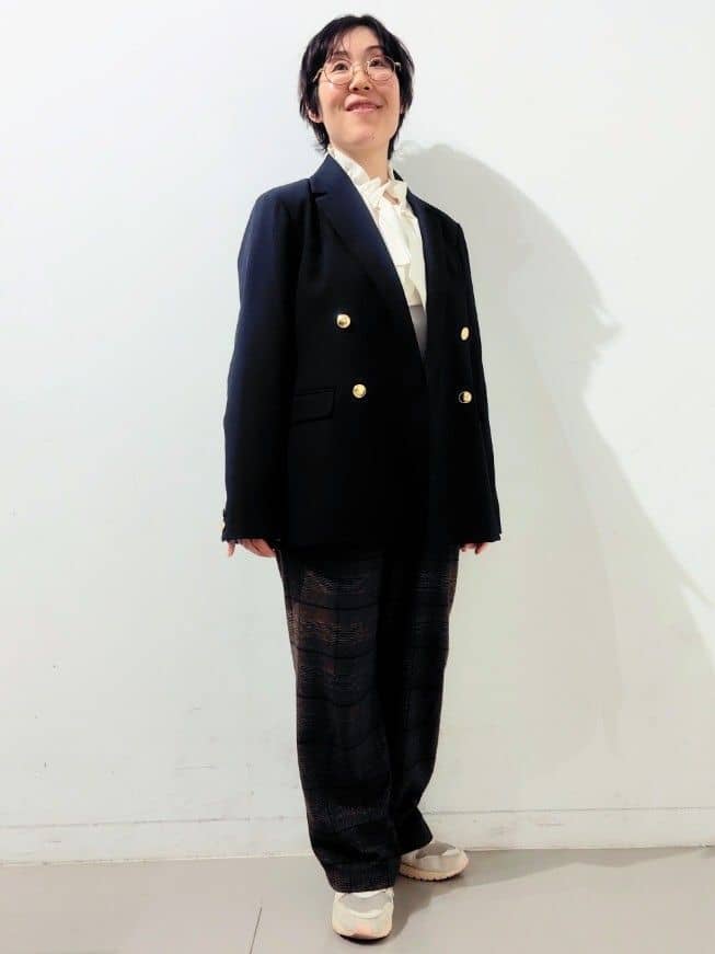 kodamaさんの「THE SHOP TK｜【通勤にもデイリーにも】CAVIAN 金ボタンダブルブレストジャケット」を使ったコーディネート