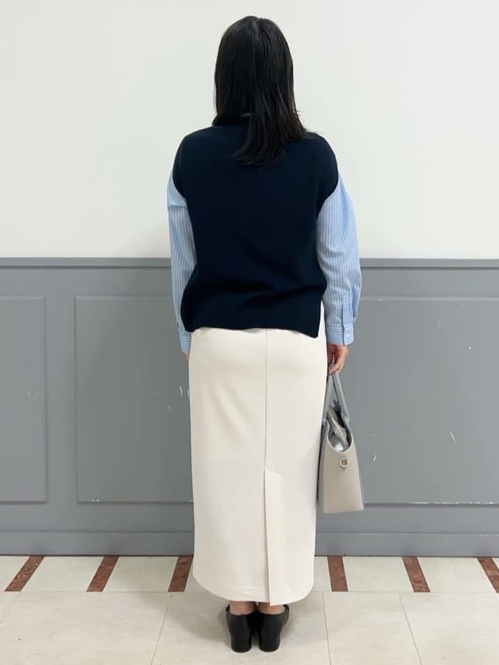 yuuさんの「grove｜【2点SET】一枚でコーデが決まる！ニットベスト&times;シャツSET」を使ったコーディネート